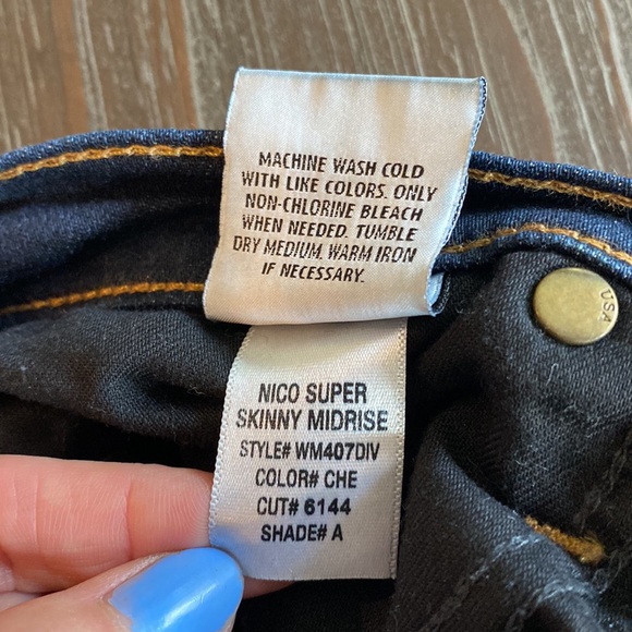 Hudson mid rise skinny ladies denim in size 25 with raw hem. - Picture 12 of 12